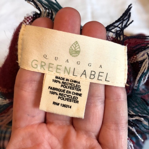 Large plaid Holiday scarf - Picture 3 of 4